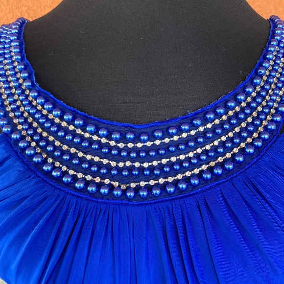 Formal dress - Picture 5 of 6